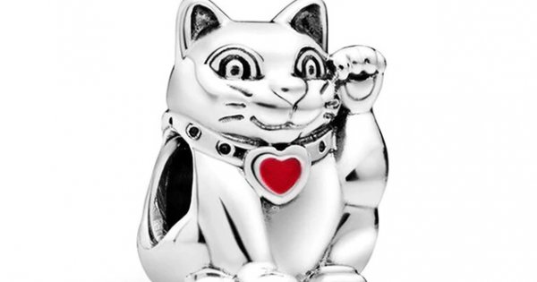 Pandora waving 2025 cat charm